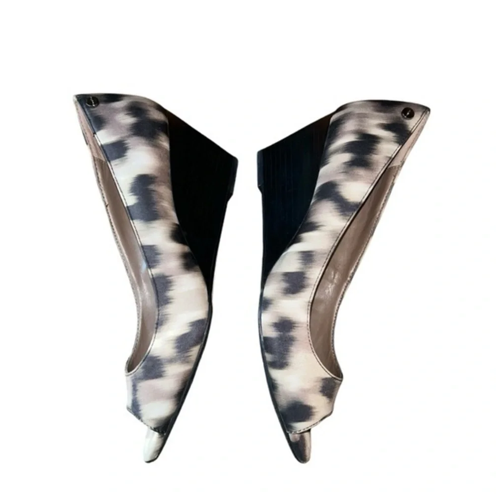 Calvin Klein‎ Shelley Peep Toe Wedges Heels Shoes Neutral Animal Print Size 8.5